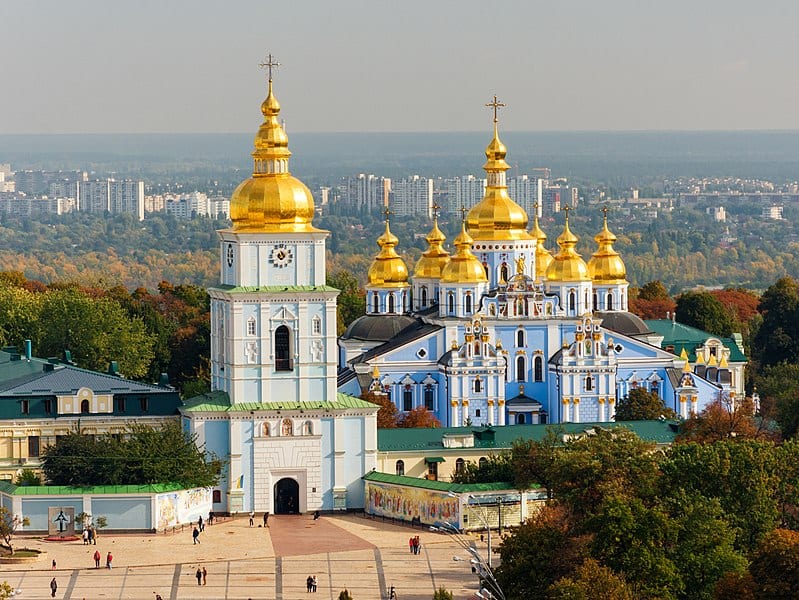 80% українців підтримують заборону релігійних груп, пов’язаних із росією – опитування