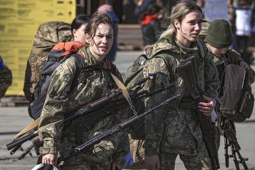 В Україні запустили чат-бот для жінок, які хочуть приєднатися до Сил оборони: функціонал