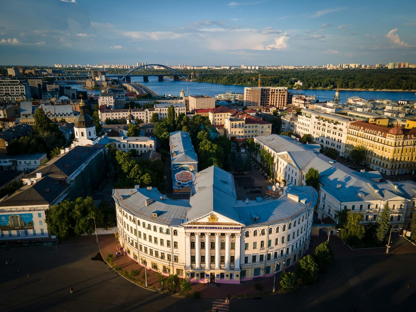 За вересень у столиці демонтували 2308 рекламних засобів та вивісок (ФОТО)