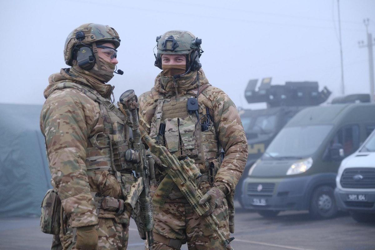 Бійці ГУР знищили ворожий транспортний літак Ту-134 (ВІДЕО)