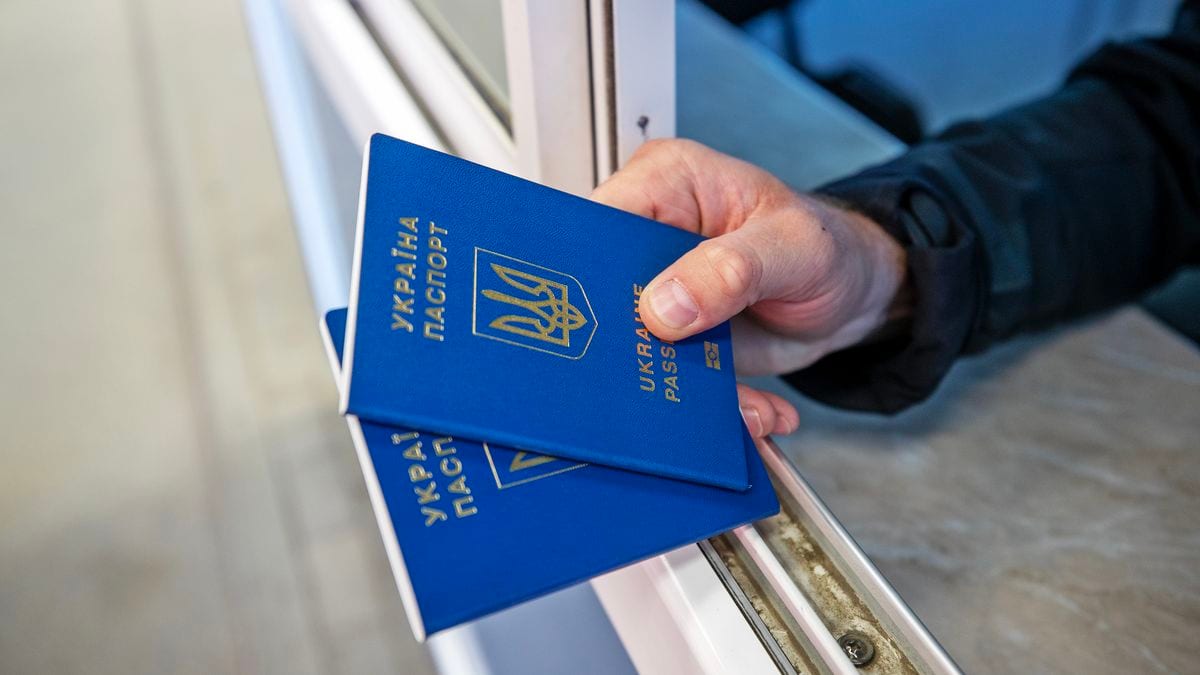 В Україні скоротили строк отримання термінового українського паспорта