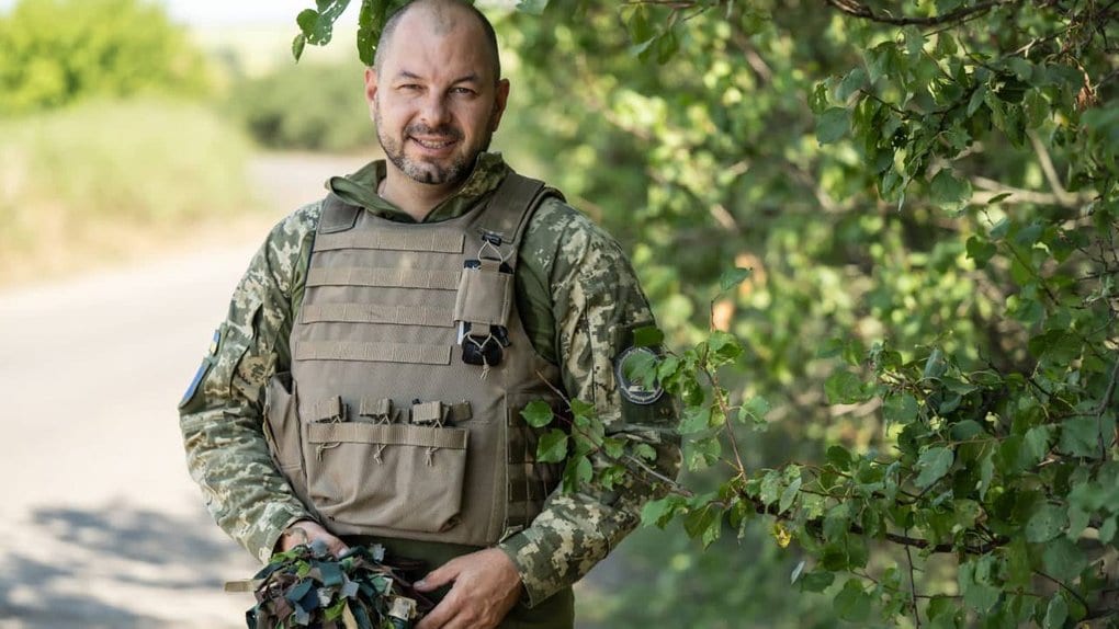 Український військовий Дмитро Лазуткін здобув перемогу на міжнародному поетичному слемі у Відні