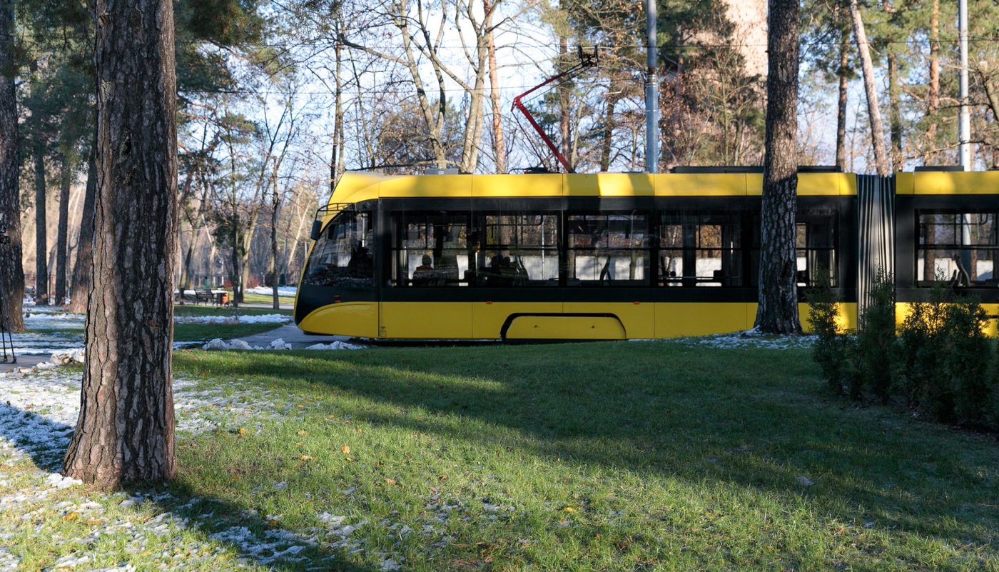У Києві відкрили перший сквер із «зеленими» трамвайними коліями: де його знайти (ФОТО)