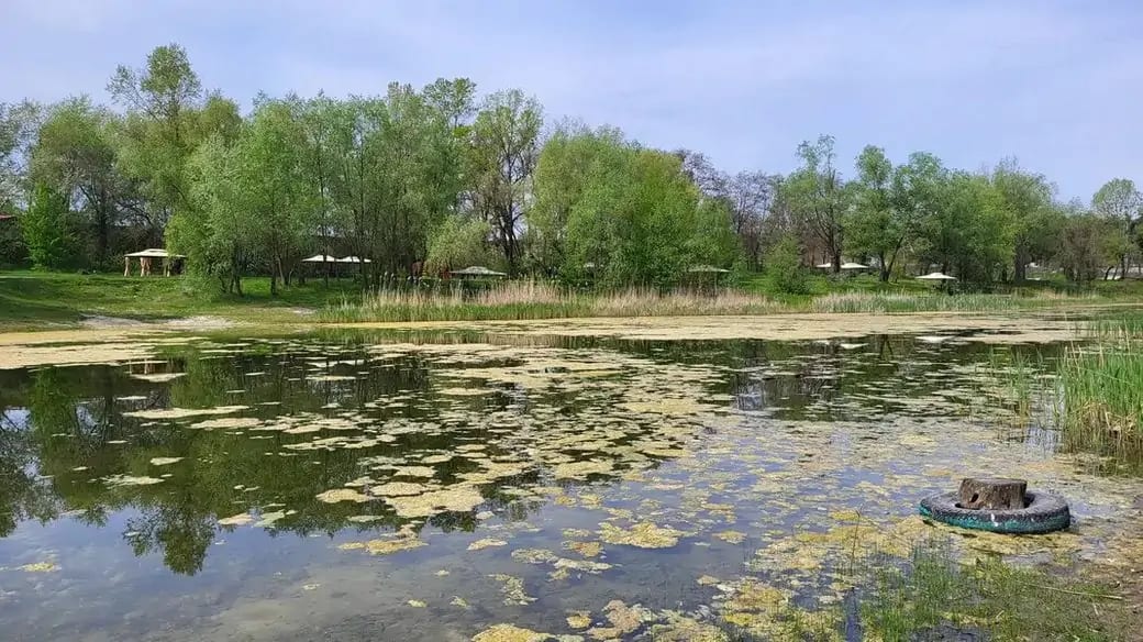 У Києві на Виноградарі відновлюють озеро «Синє» (ФОТО)
