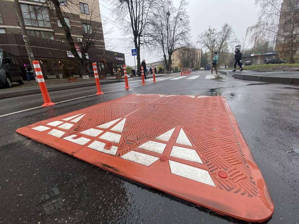 У Вінниці на переході облаштували ще одну «берлінську подушку»: що це значить