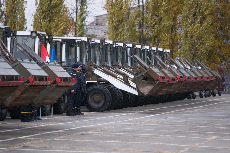 Українські рятувальники ДСНС отримали від Швейцарії сучасну техніку: яку саме (ВІДЕО)