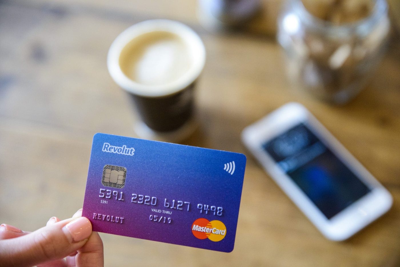 Revolut вперше тестує мобільний застосунок для українських користувачів