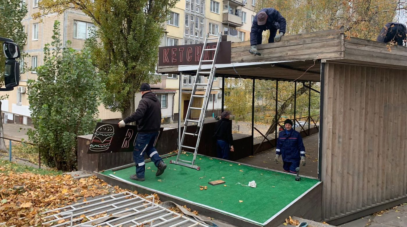 У Києві за осінь прибрали понад 950 незаконних тимчасових споруд (ФОТО)