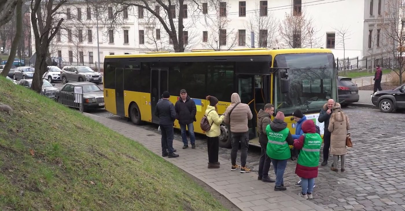 У Львові запустили «Автобус турботи» для людей, які не мають домівки (ВІДЕО)