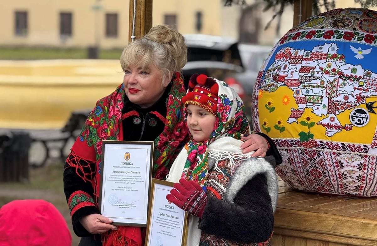На Львівщині створили найбільшу вишиту кулю України (ФОТО)