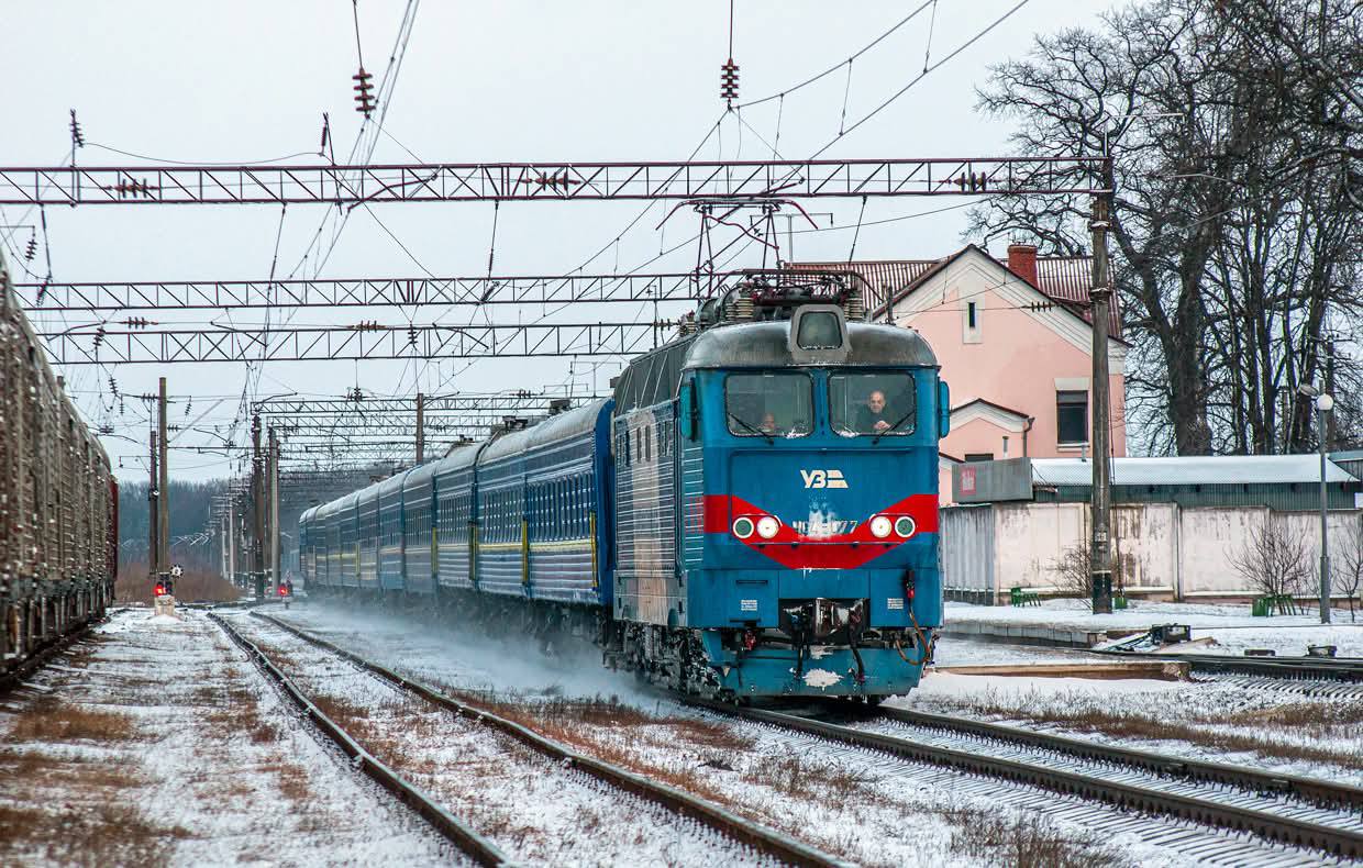 «Укрзалізниця» додає 52 вагони та створює 4 тисячі додаткових місць для святкових подорожей