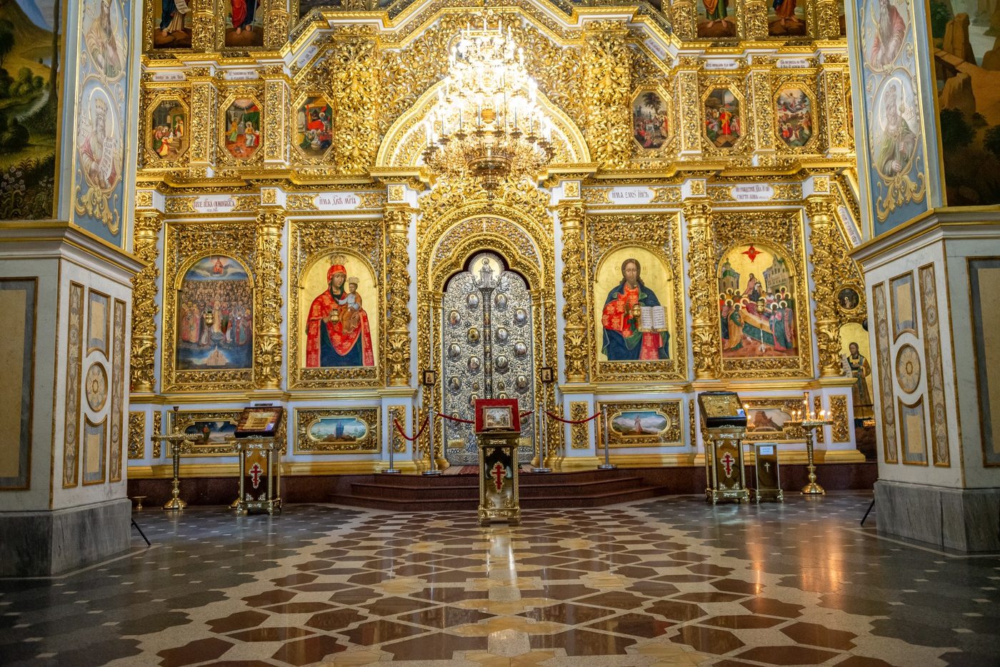 У Києво-Печерській лаврі реставрують великий іконостас (ФОТО)