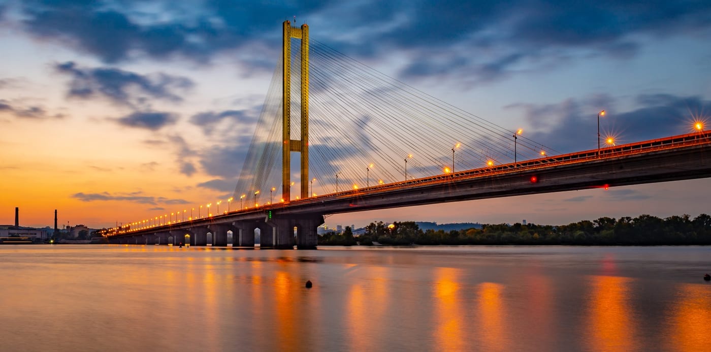 У Києві відновлять рух Південним мостом для приватних автівок
