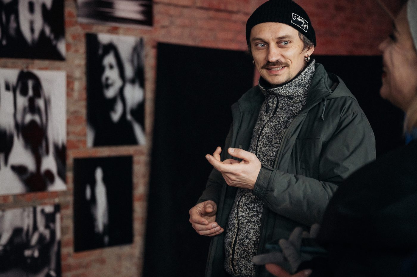 Фотограф-військовий з Луцька зібрав на виставці 50 тисяч для своєї бригади