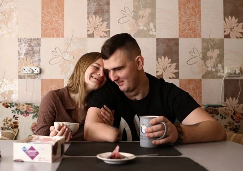 Попри поранення і втрату зору: український ветеран веде кулінарний блог і надихає інших (ВІДЕО)