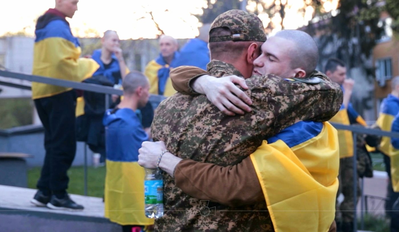 Військовий випустив пісню, яку написав у полоні для мами (ВІДЕО)