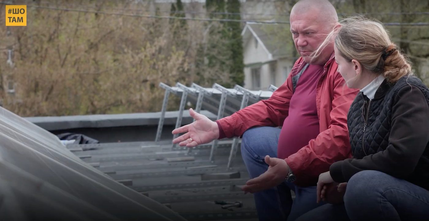 На рівні з чоловіками під’єднує кабелі: це монтувальниця сонячних електростанцій з Чернігівщини