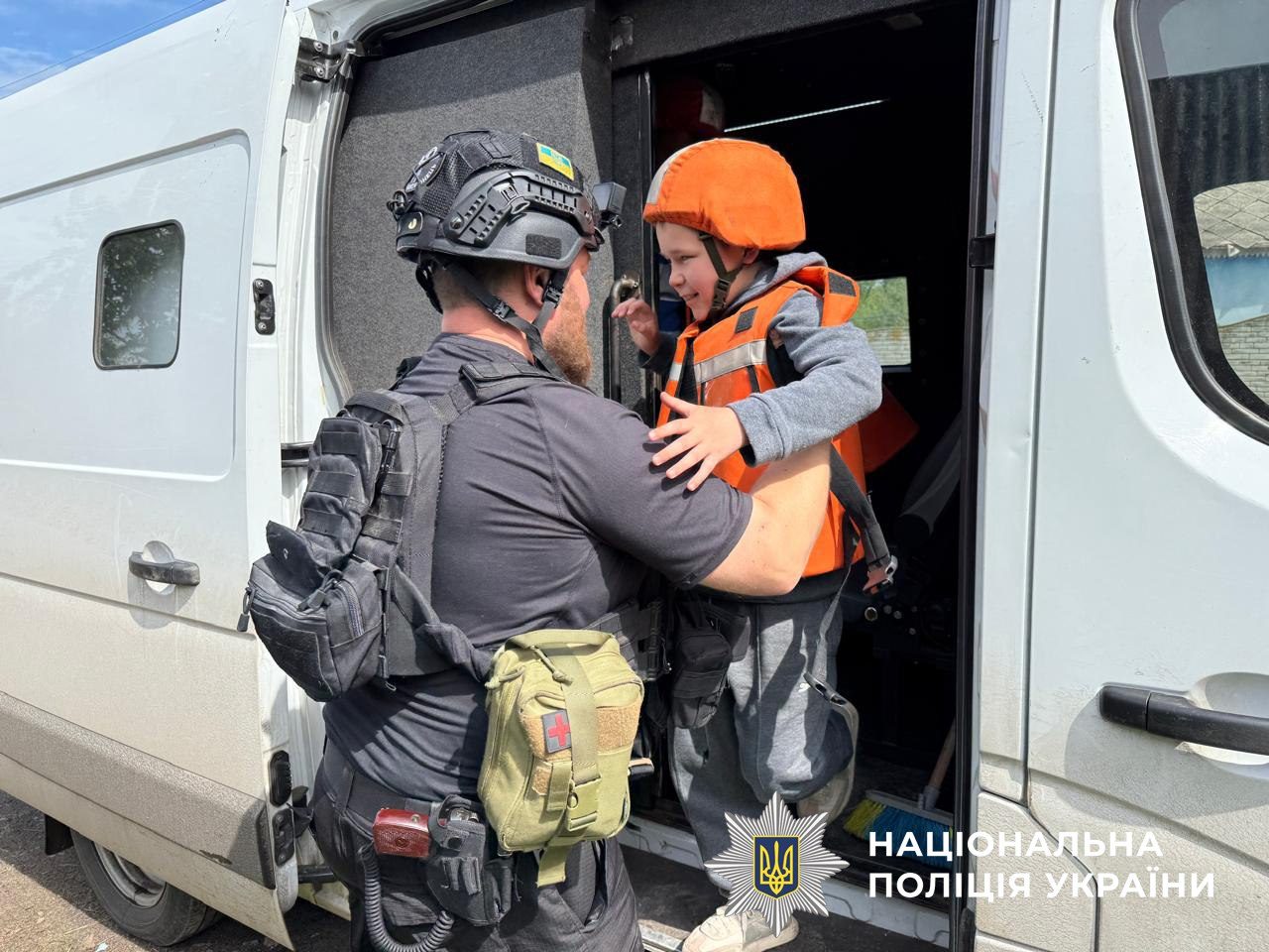 На Сумщині спецпідрозділ «Білий янгол» евакуював чотирьох дітей з прифронту (ФОТО)