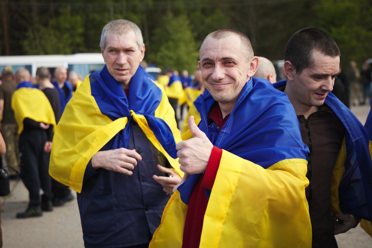 Повертаємо своїх: перші 390 українців вдома в межах обміну 1000 на 1000 (ФОТО)