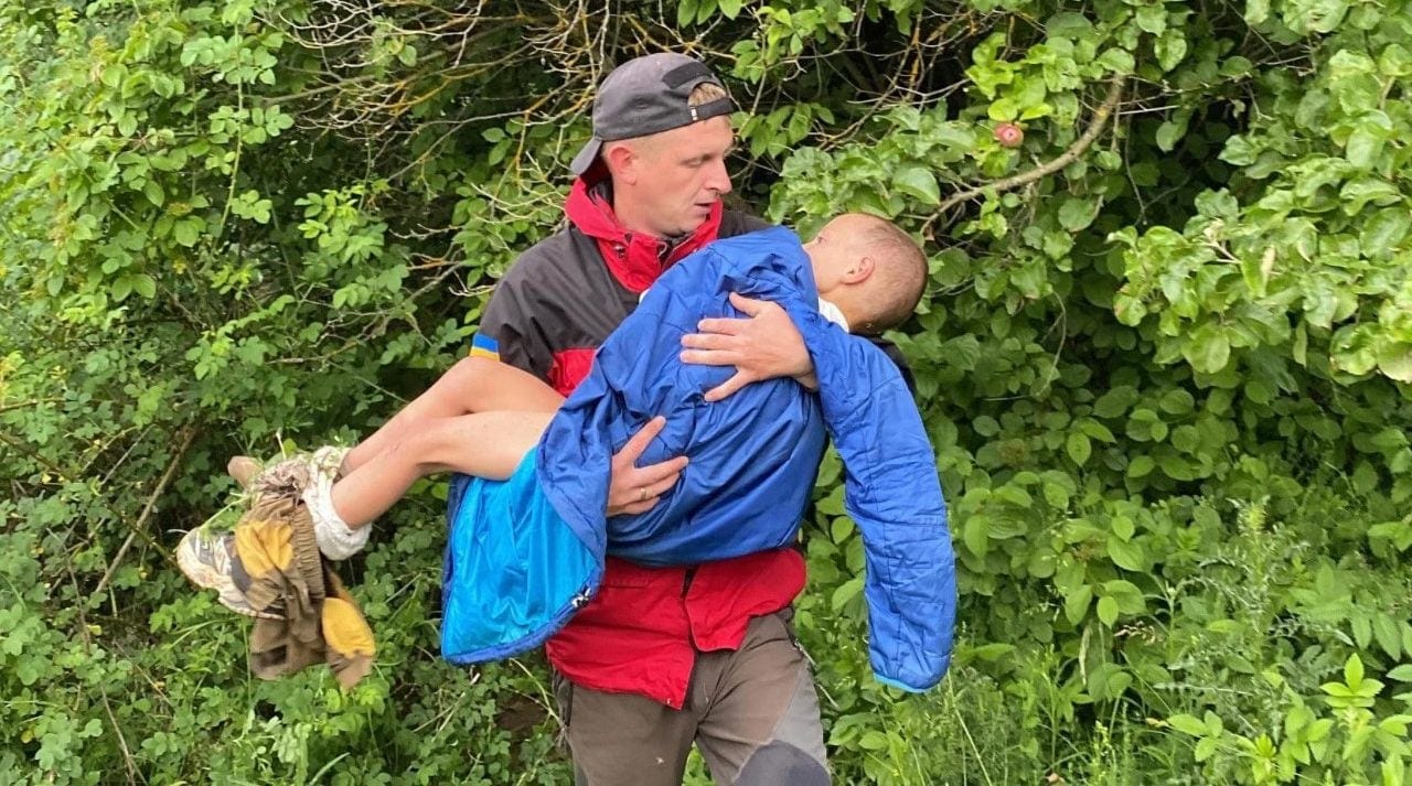 Рятувальники знайшли п’ятирічного Кирила, якого шукали в лісі понад три доби (ВІДЕО)