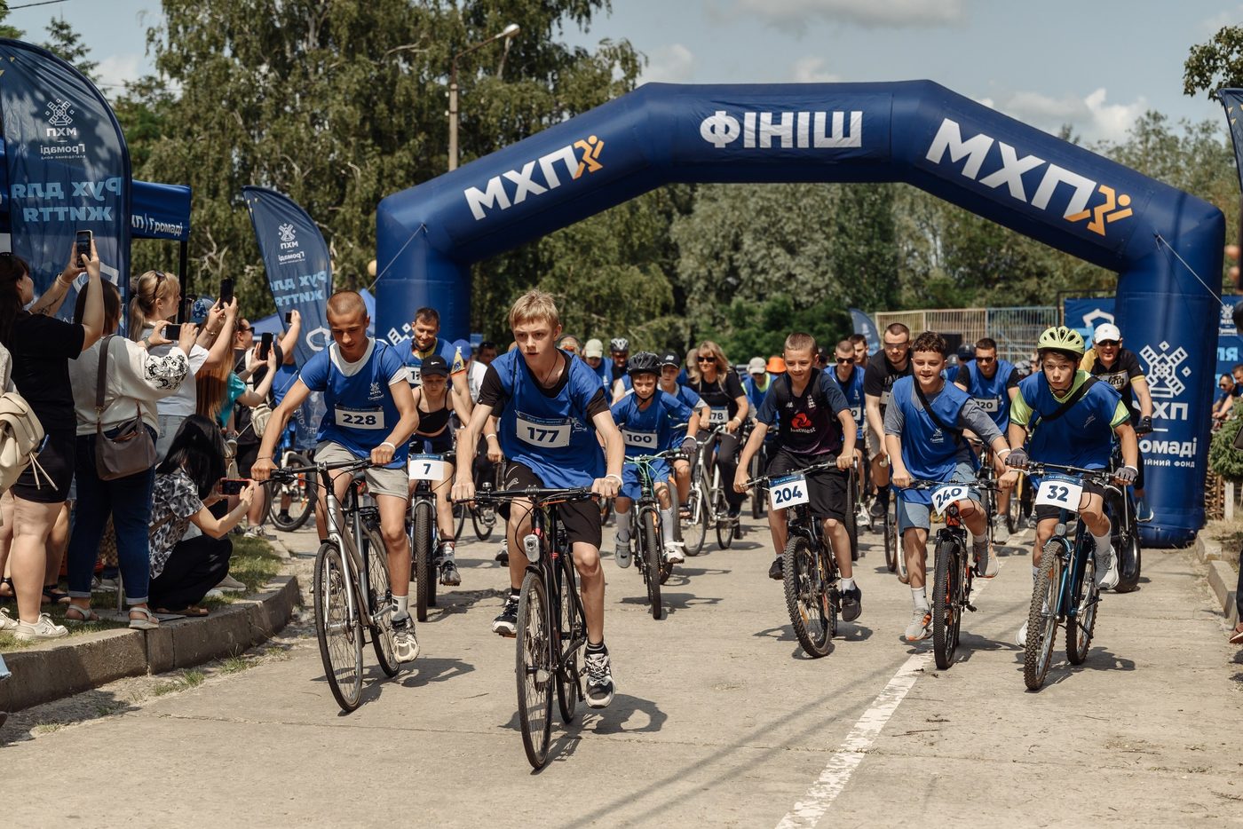 У Каневі на благодійному велозаїзді зібрали 300 тис грн для місцевої бригади ЗСУ