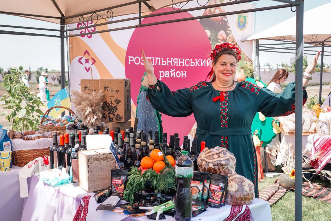 На фестивалі-ярмарку на Одещині зібрали 15 мільйонів гривень для військових (ФОТО)