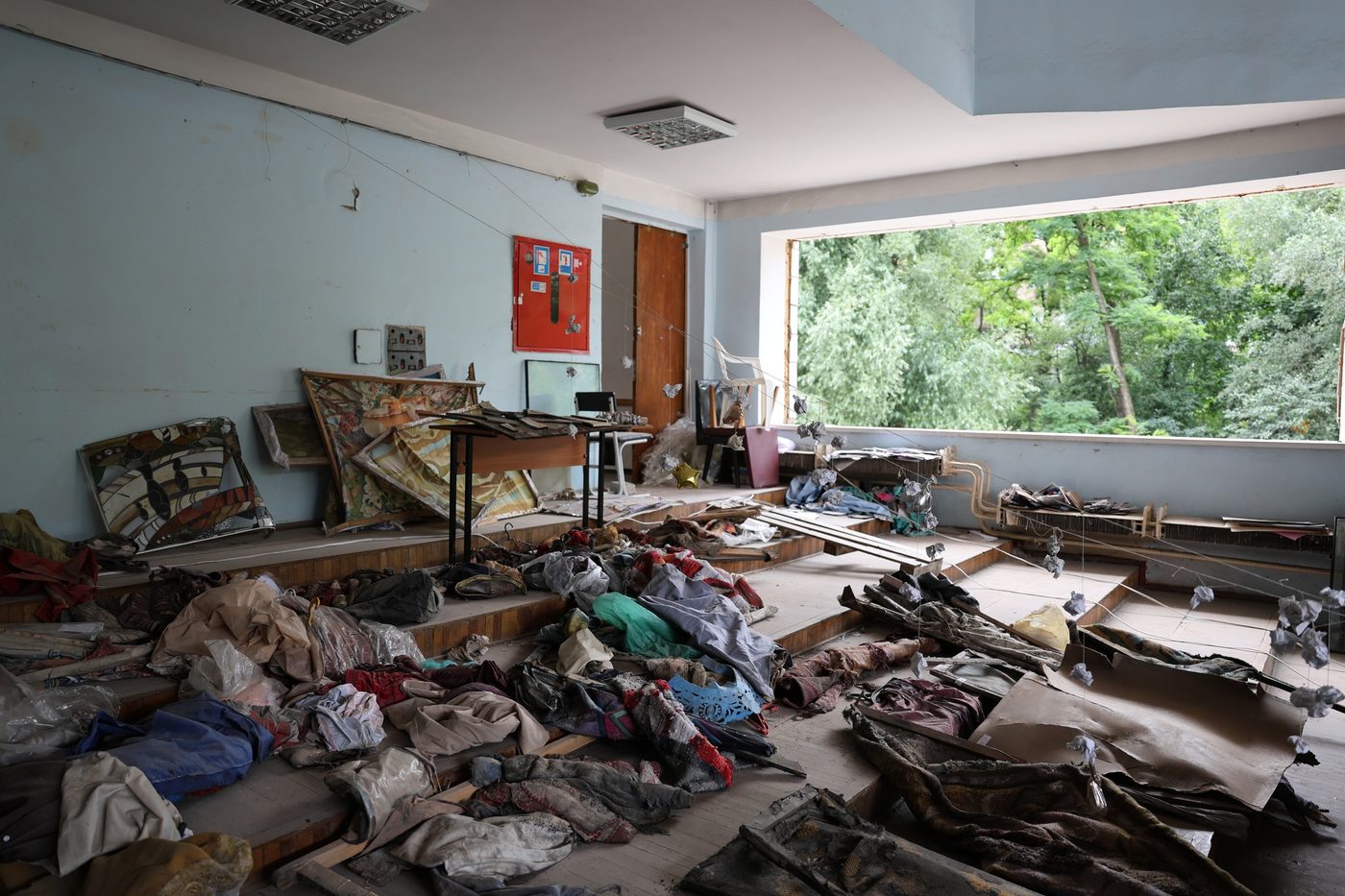 У Києві під завалами Академії Бойчука знайшли вцілілі твори мистецтва (ФОТО)