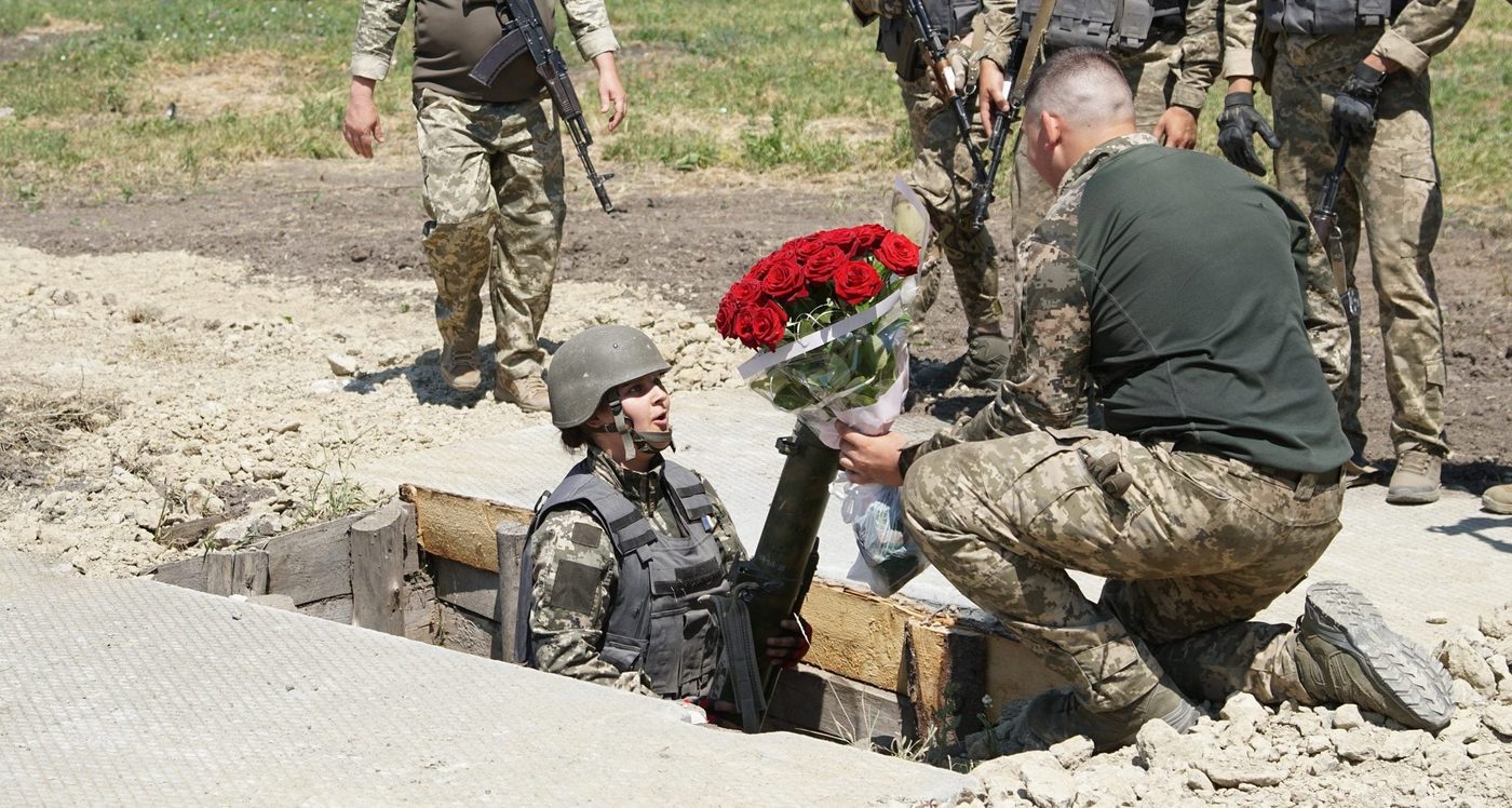 21-річний курсант освідчився своїй коханій під час випробувань на полігоні (ФОТО)