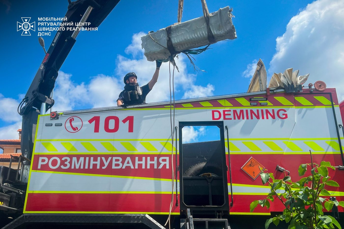 Київські сапери знешкодили боєприпас ракети, що міг вибухнути біля житлового будинку