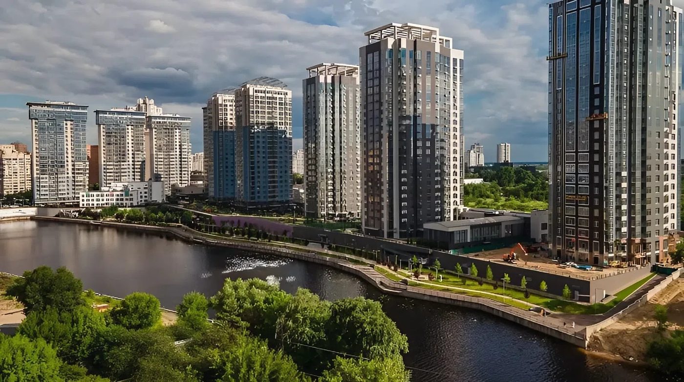 Киянам повернули вільний доступ до набережної Дніпра біля River Mall
