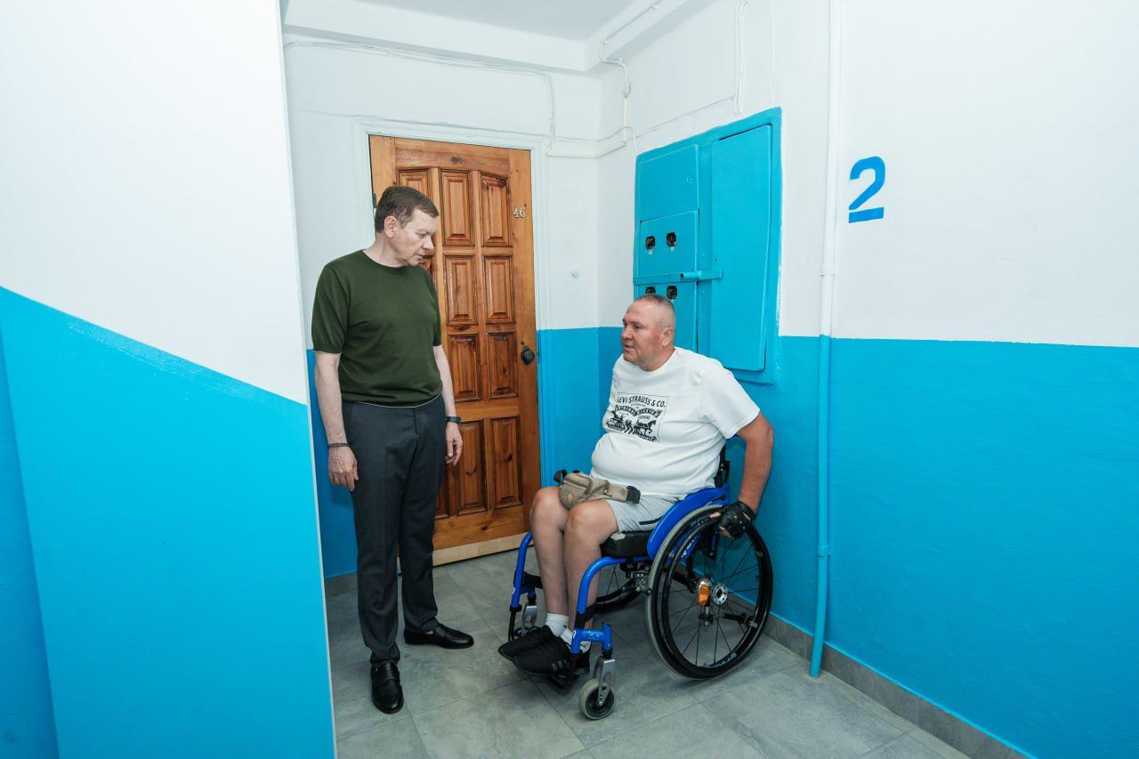 У вінницькій багатоповерхівці для ветерана на кріслі колісному обладнали двосторонній ліфт  (ФОТО)