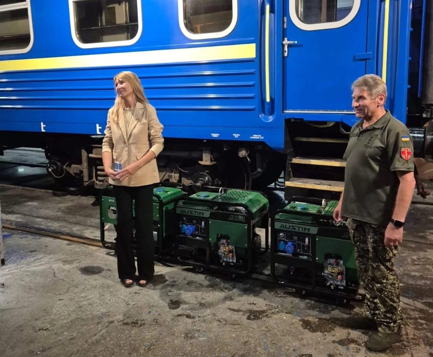 «Аврора» передала 13 генераторів у вагони евакуації для поранених від «Укрзалізниці»