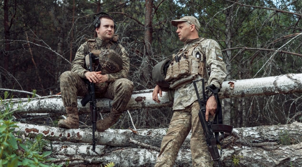Прикордонники показали, як на Сумщині розмінували російську авіабомбу (ВІДЕО)