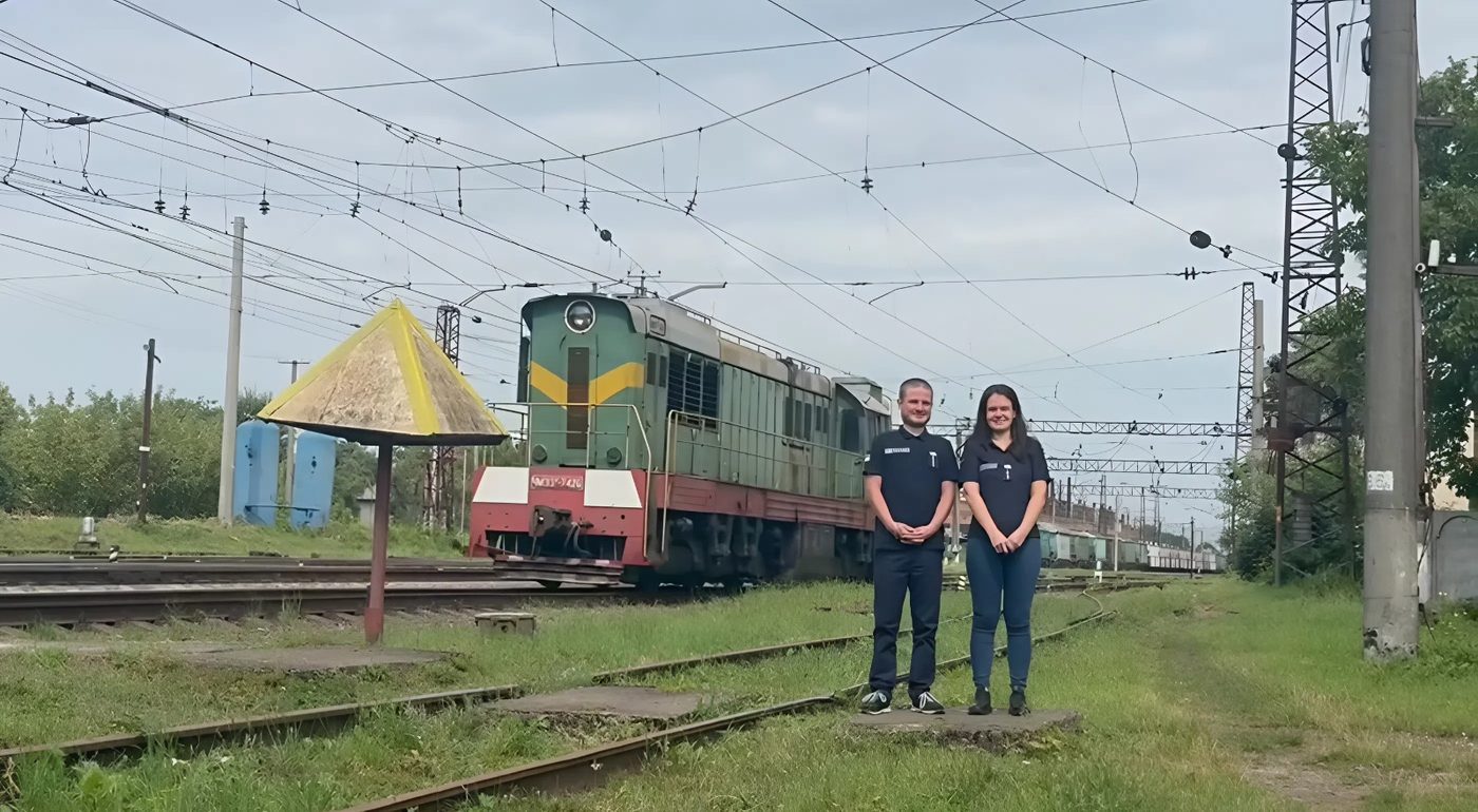 Гендер паті на залізниці: подружжя дізналося стать дитини завдяки диму з локомотива (ВІДЕО)
