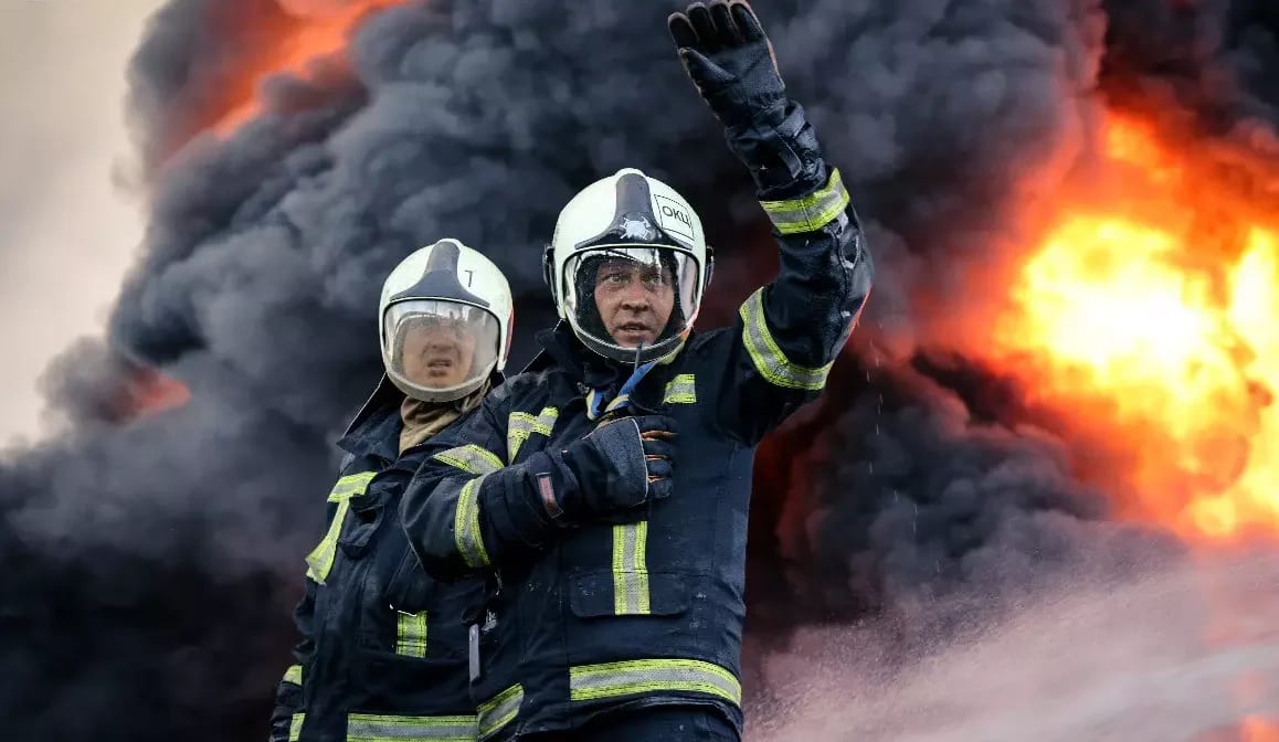 Провів 70 діб серед руїн і вогню: рятувальник з Полтавщини став Героєм України