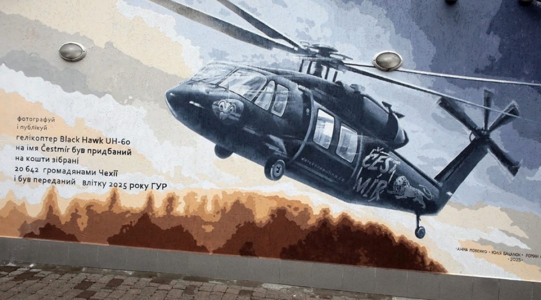 У Києві відкрили мурал на честь гелікоптера Black Hawk, який подарували чехи