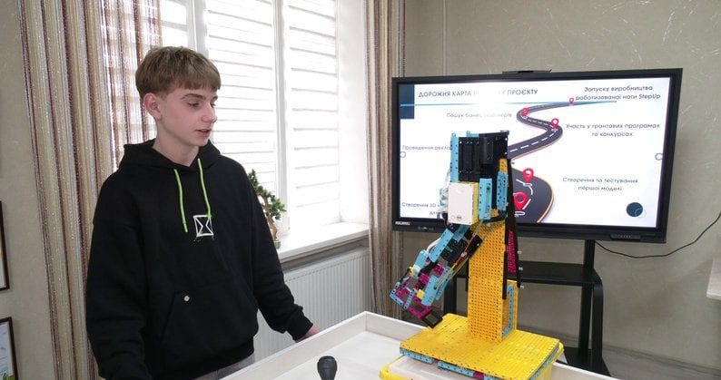 Дев’ятикласник із Рівненщини створив із LEGO тренажер для реабілітації