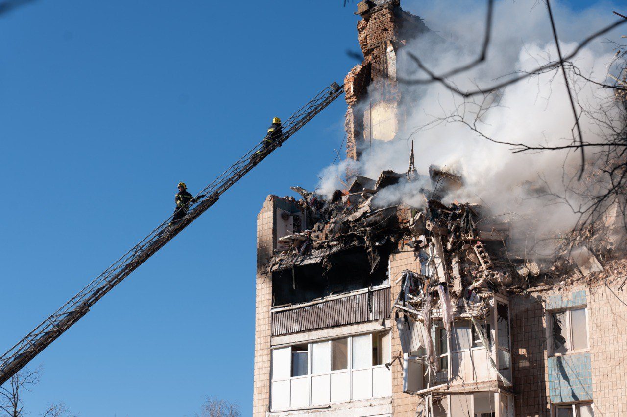 У Тернополі врятували 20-річного хлопця з-під завалів