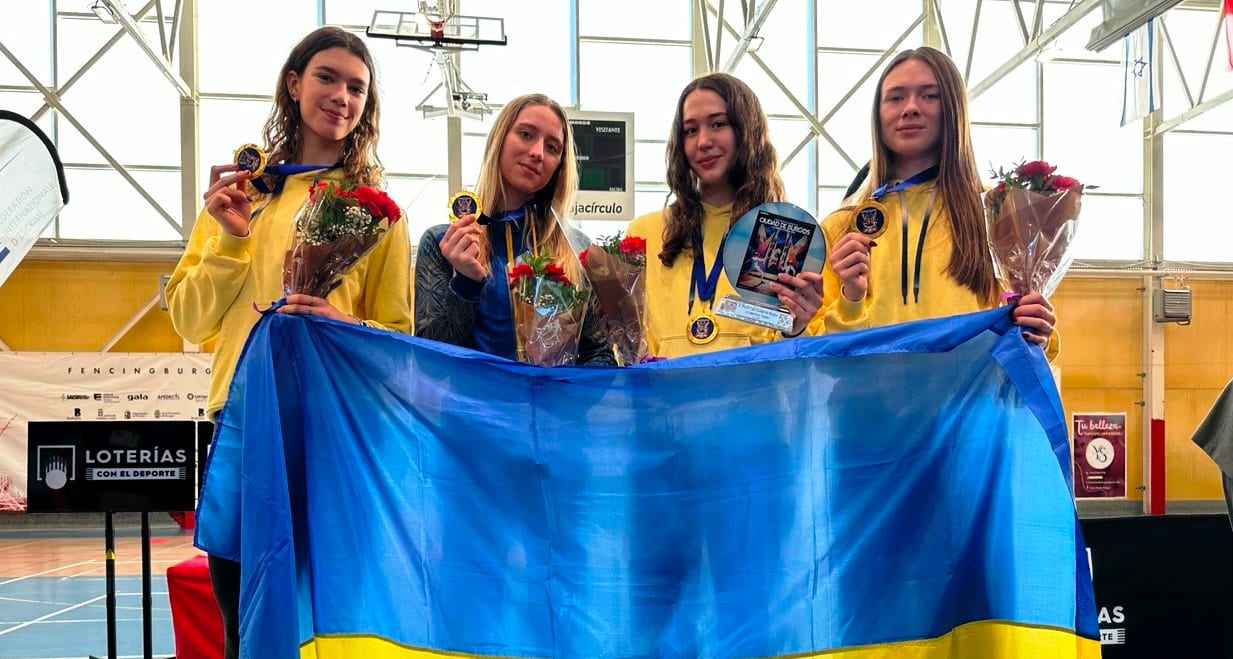 Українські шпажистки виграли «золото» на Кубку світу серед юніорок