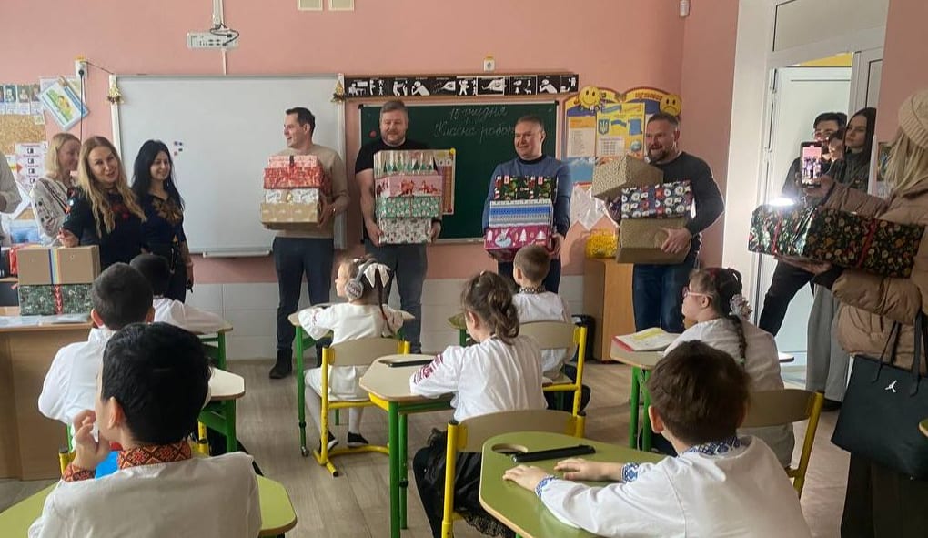 Німецькі школярі передали понад 2000 подарунків дітям з Києва
