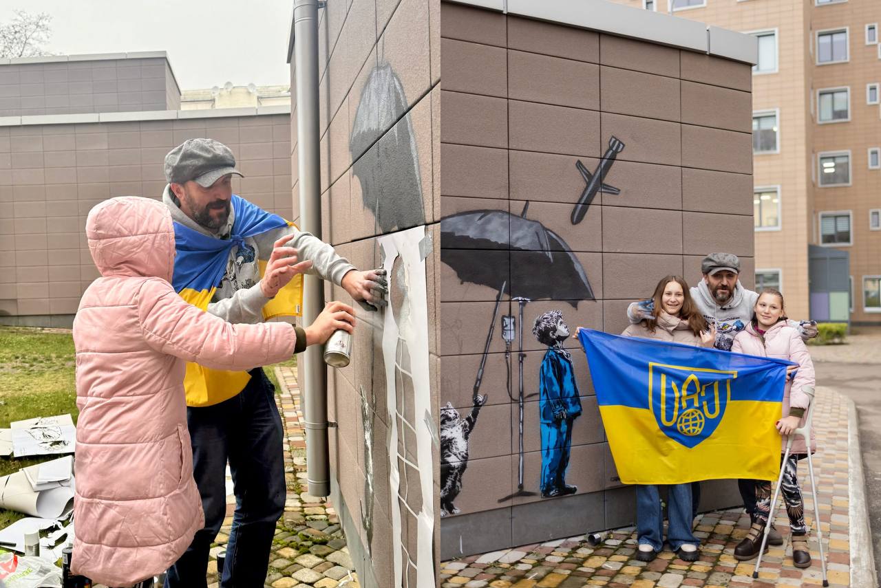 У «Охматдиті» створили мурал, присвячений захисту дітей під час війни