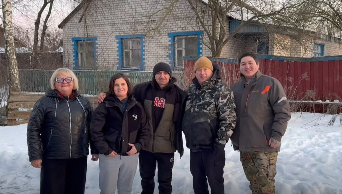 Канадці придбали будинок для багатодітної родини з Сумщини, яка втратила дім