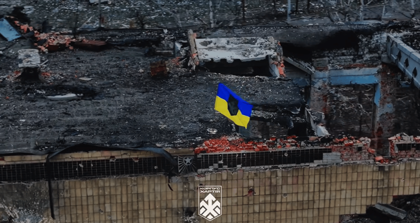 ЗСУ встановили синьо-жовтий прапор у центрі Куп’янська (ВІДЕО)