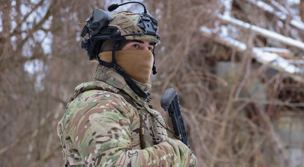 Українські військові FPV-дронами знищили новітній російський комплекс РЕБ