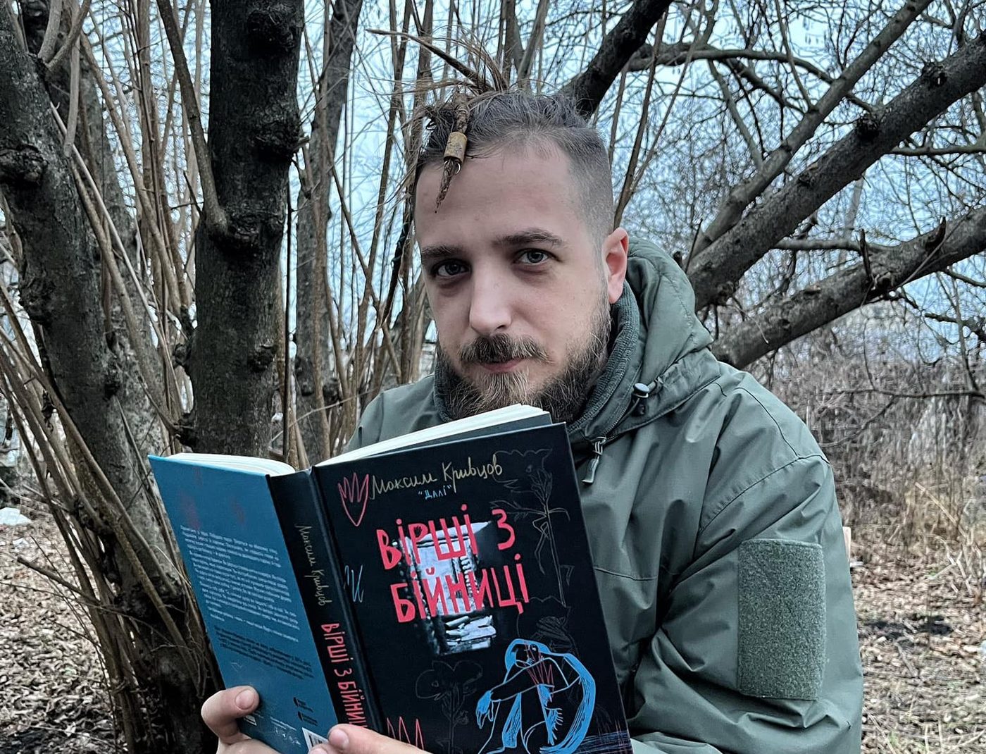 Збірка поезій Максима Кривцова «Вірші з бійниці» вийде англійською мовою