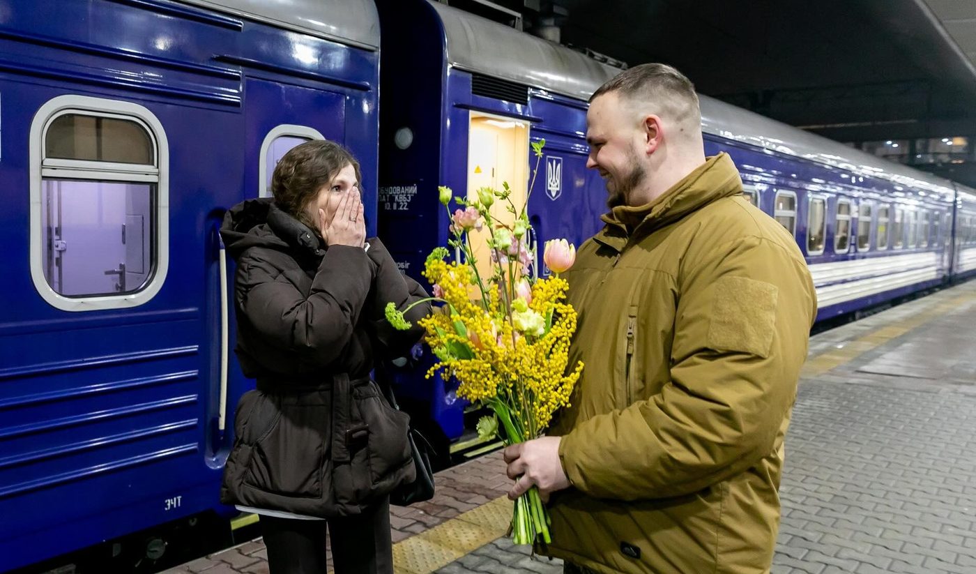 «УЗ» зробила сюрприз для військового та його коханої до Дня святого Валентина (ВІДЕО)