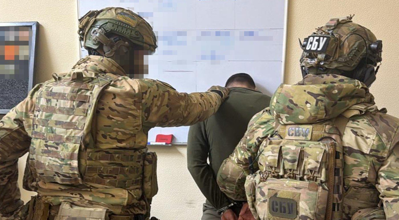 Правоохоронці викрили корупційну схему на будівництві укриттів для авіації: затримали топпосадовців Повітряних сил і СБУ