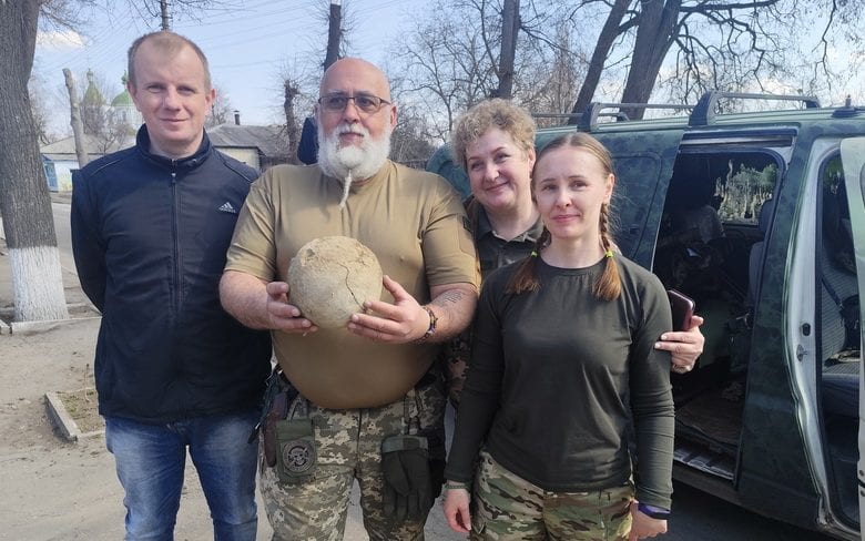 Військові на Київщині знайшли кістку мамонта віком 25 000 років