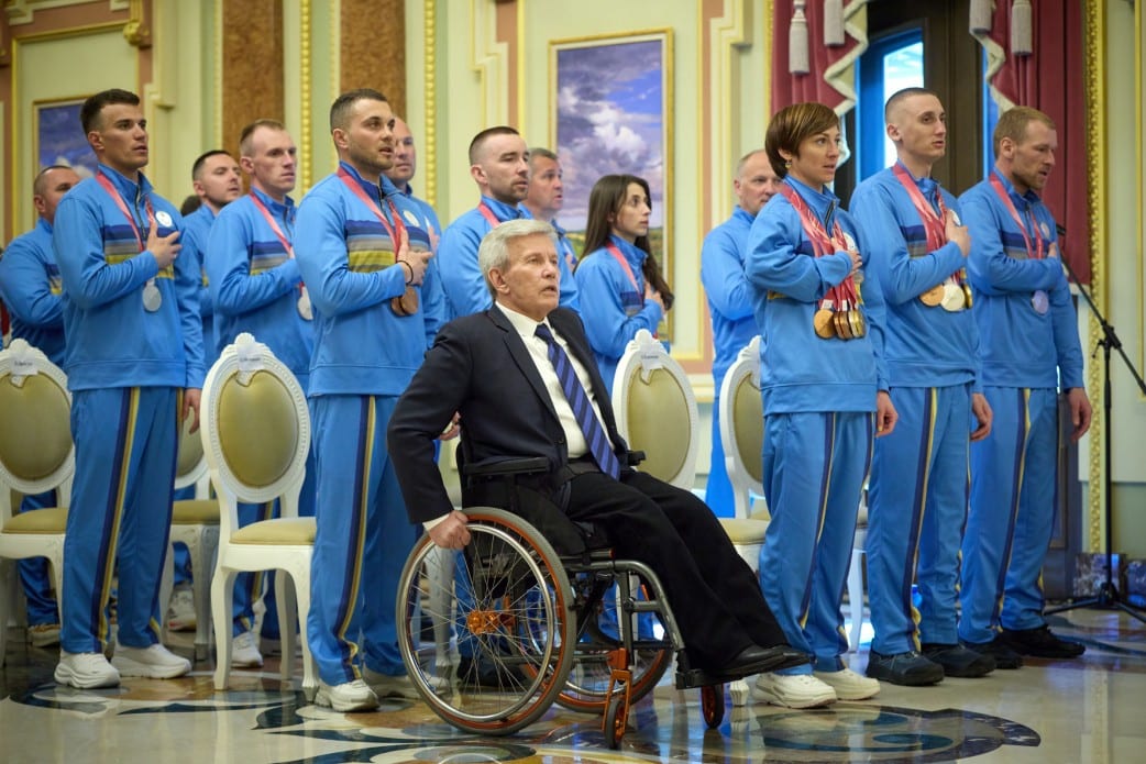 Українських паралімпійців та їхніх тренерів нагородили держвідзнаками
