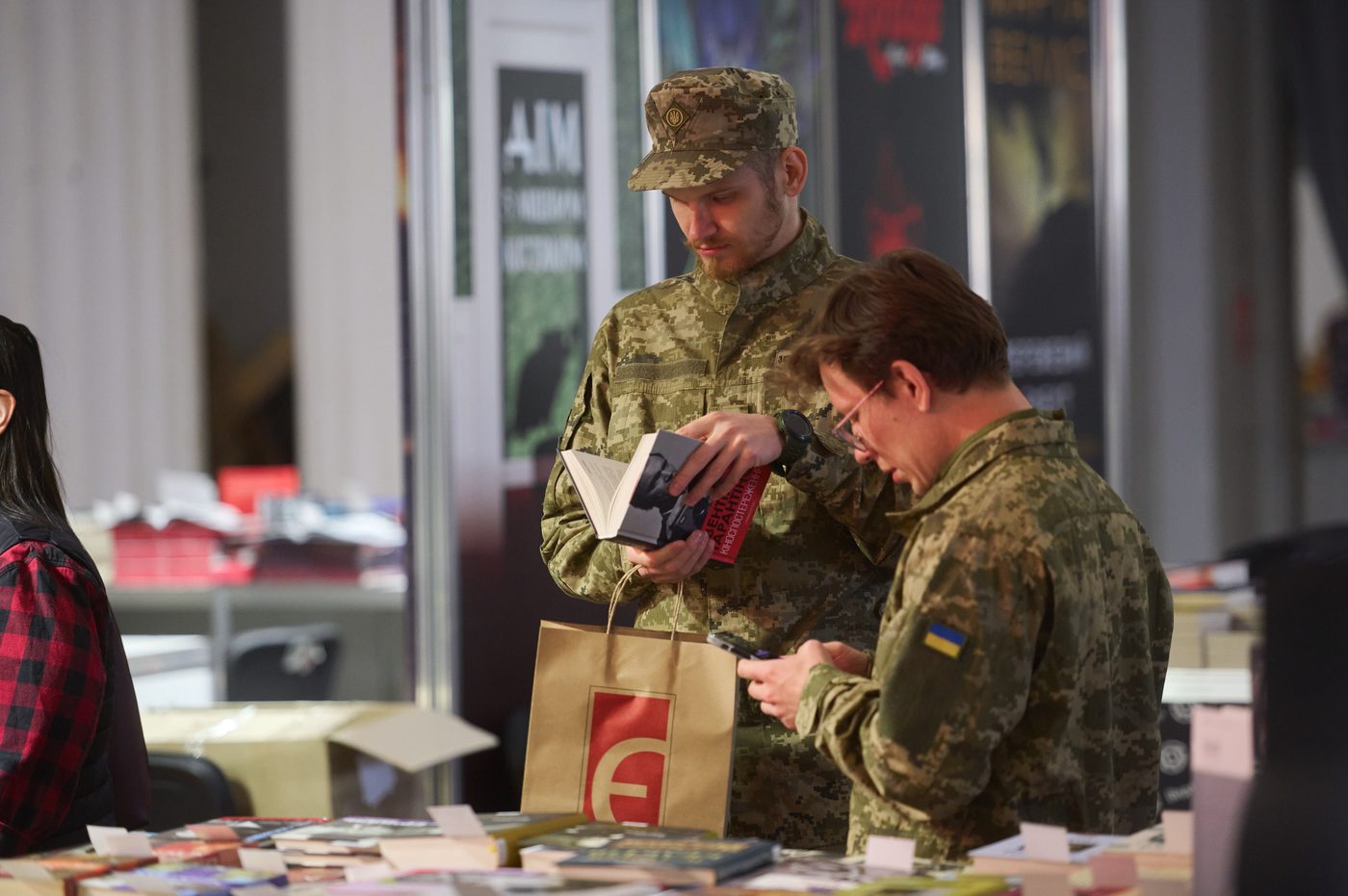 На «Книжковій країні» збиратимуть книги на фронт і перетворюватимуть російські видання на донати